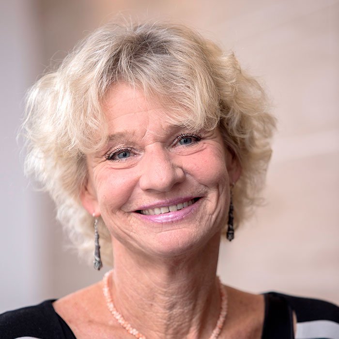 Marion Rückert — Administración, Legal Steps